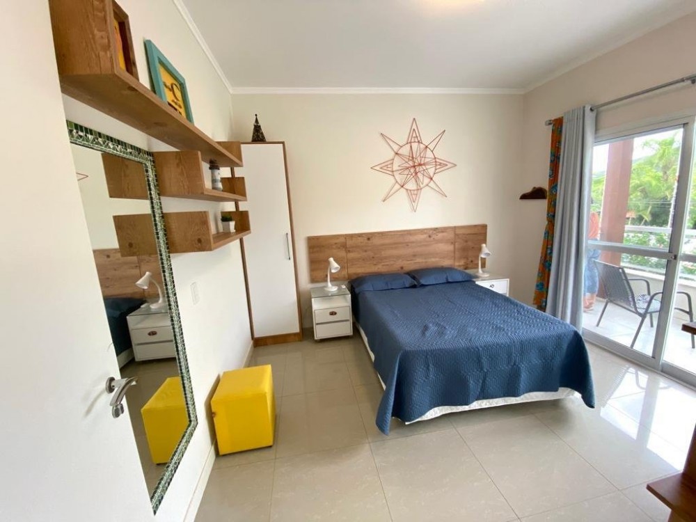 Linda casa com 4 dormitrios em Mariscal