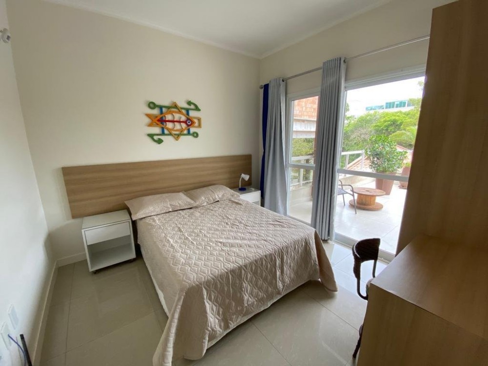 Linda casa com 4 dormitrios em Mariscal