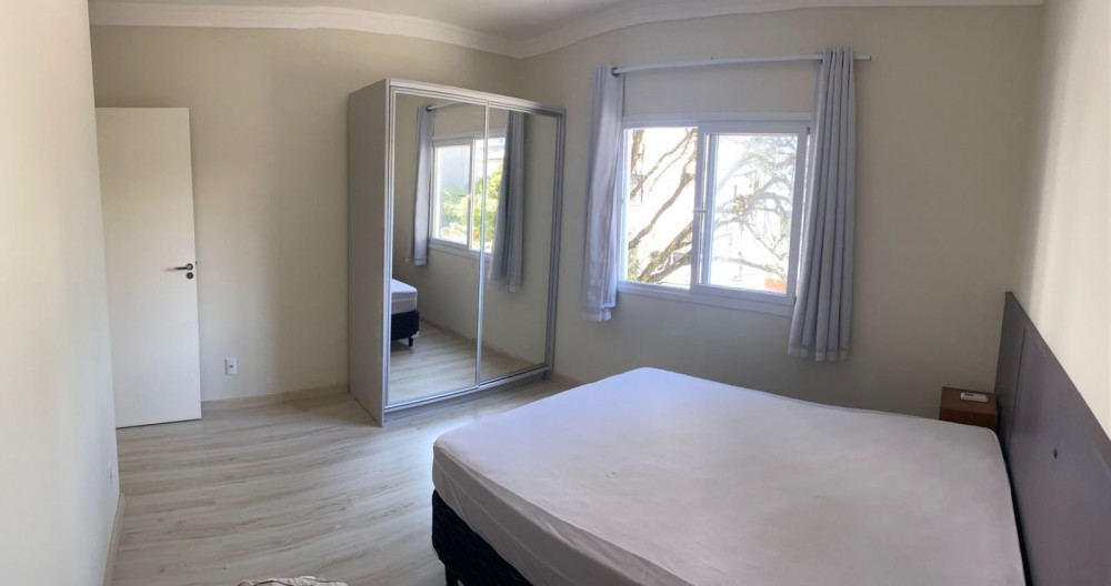 Lindo sobrado para a famlia em Mariscal