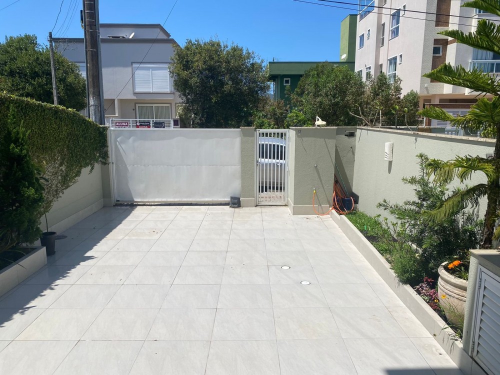 Lindo sobrado para a famlia em Mariscal