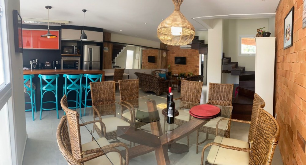 Lindo sobrado para a famlia em Mariscal