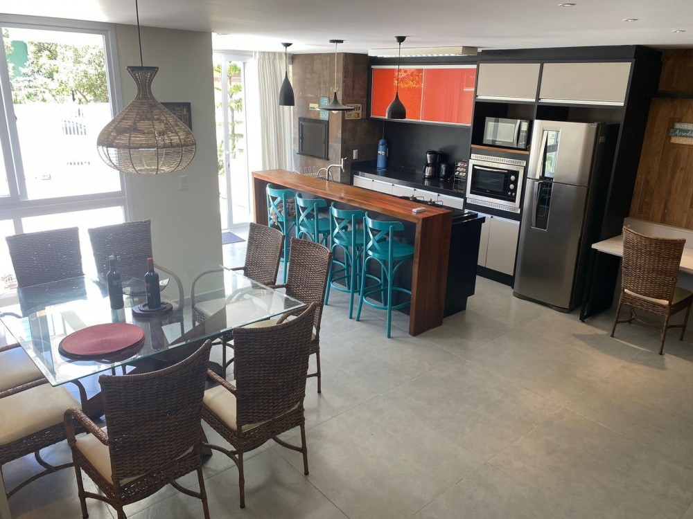 Lindo sobrado para a famlia em Mariscal