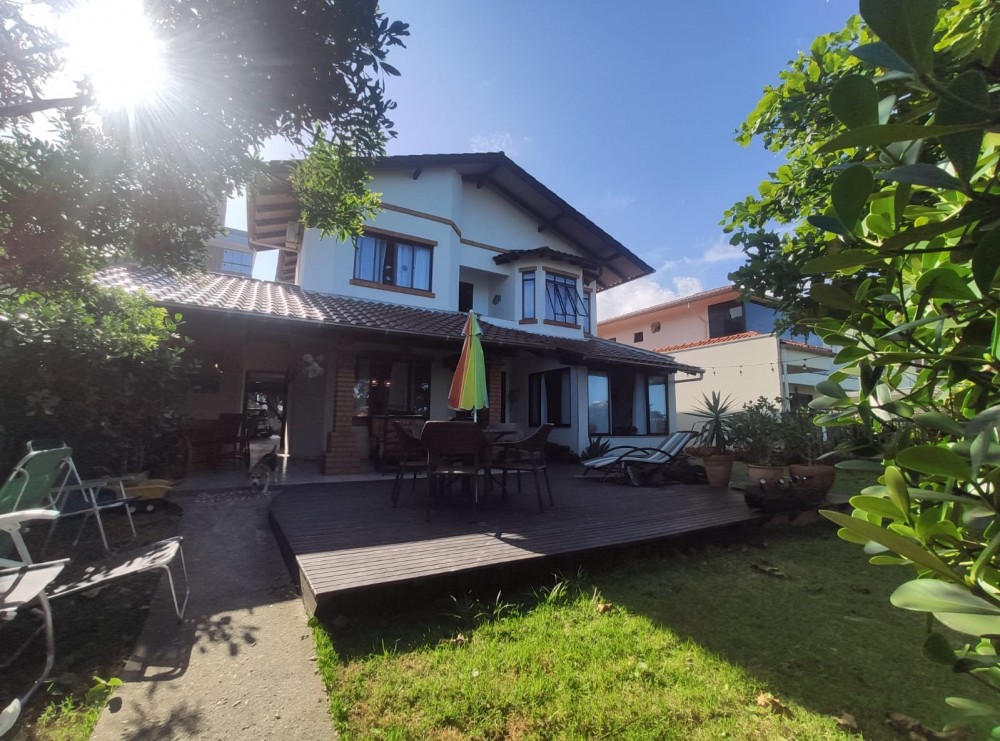 Casa impecvel na beira mar de Mariscal!