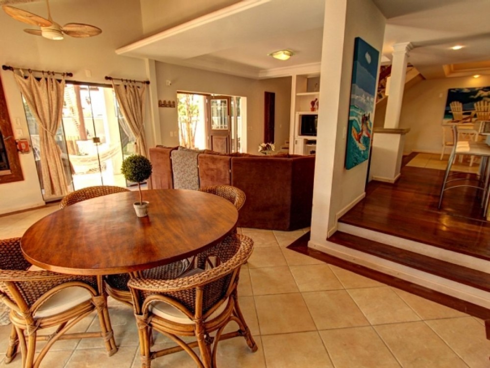 Casa alto padro com piscina!