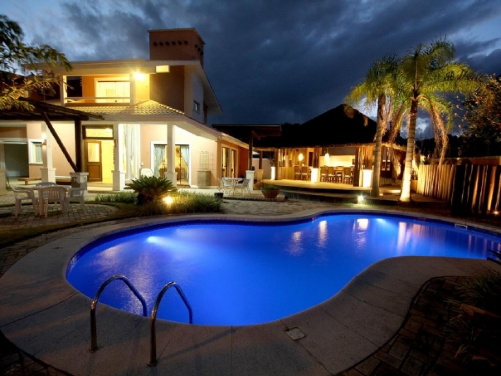 Casa alto padro com piscina!