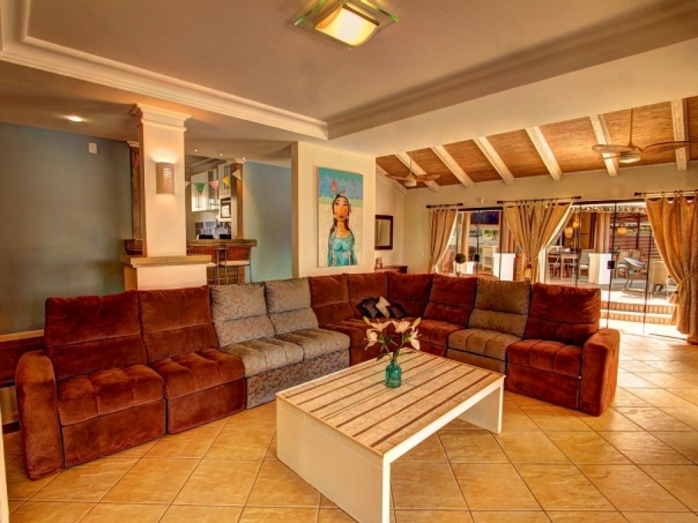 Casa alto padro com piscina!