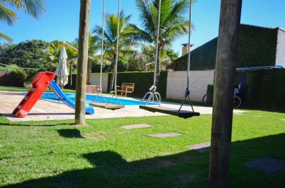 Casa alto padro com piscina,  200m do mar.