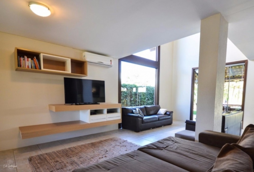 Casa alto padro com piscina,  200m do mar.