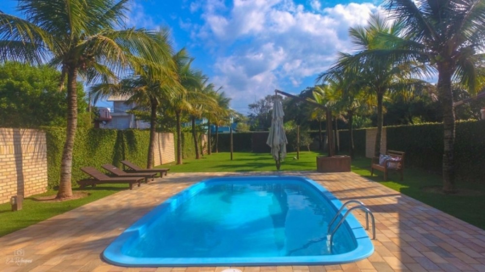 Casa alto padro com piscina,  200m do mar.