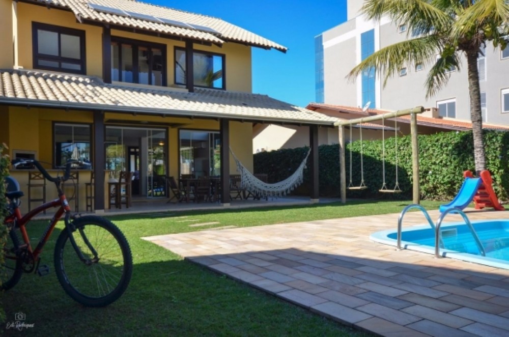 Casa alto padro com piscina,  200m do mar.