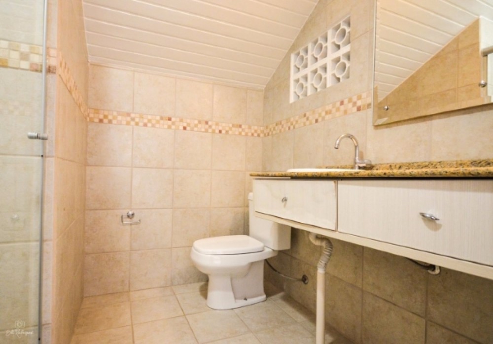 Casa alto padro com piscina,  200m do mar.