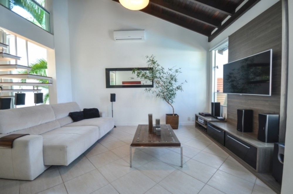 Casa c/ piscina em Mariscal!