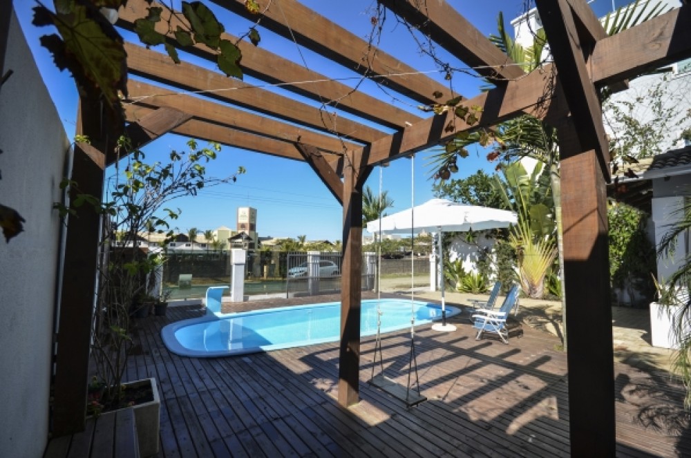 Casa c/ piscina em Mariscal!