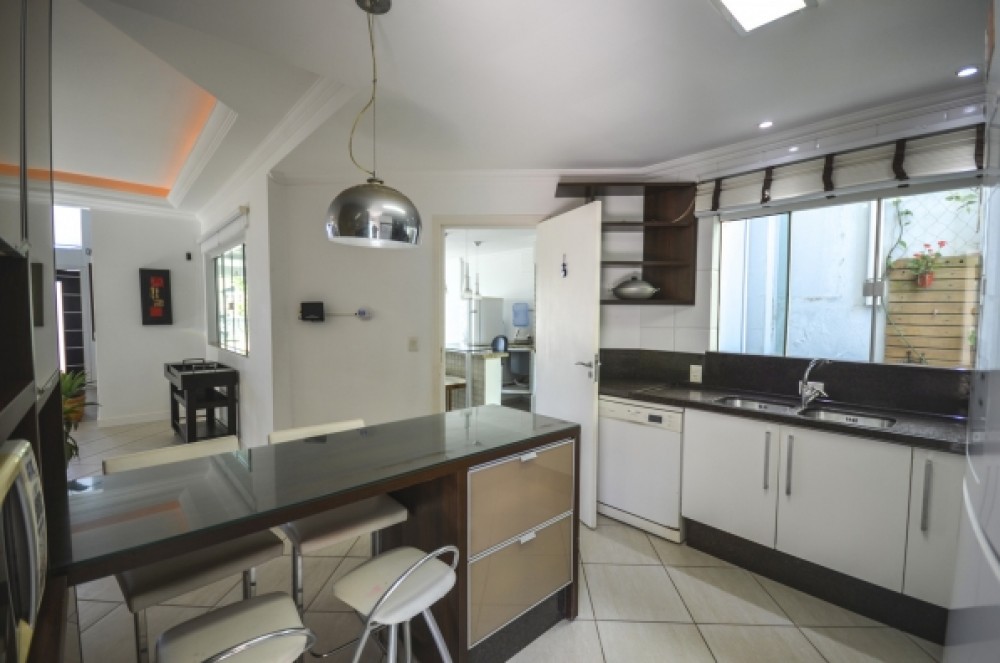 Casa c/ piscina em Mariscal!