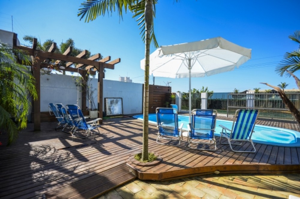 Casa c/ piscina em Mariscal!