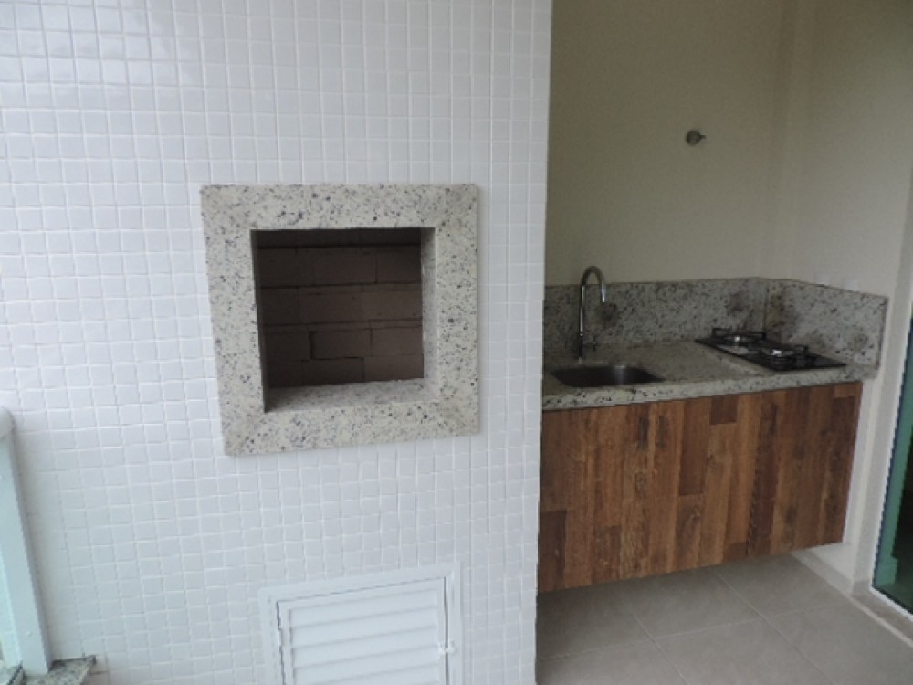 Apartamento alto padro em Mariscal