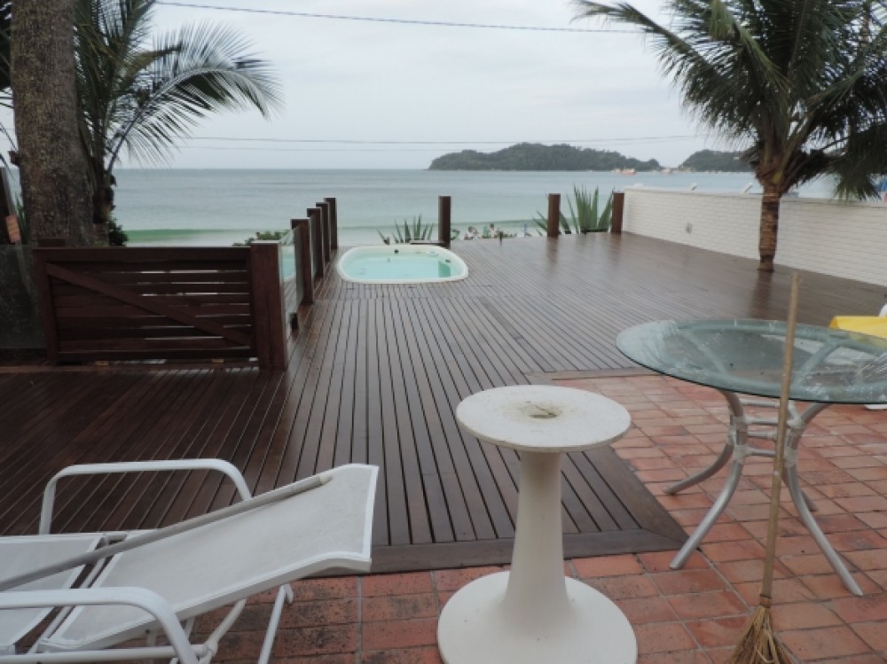 Casa alto padro 5 sutes frente ao mar