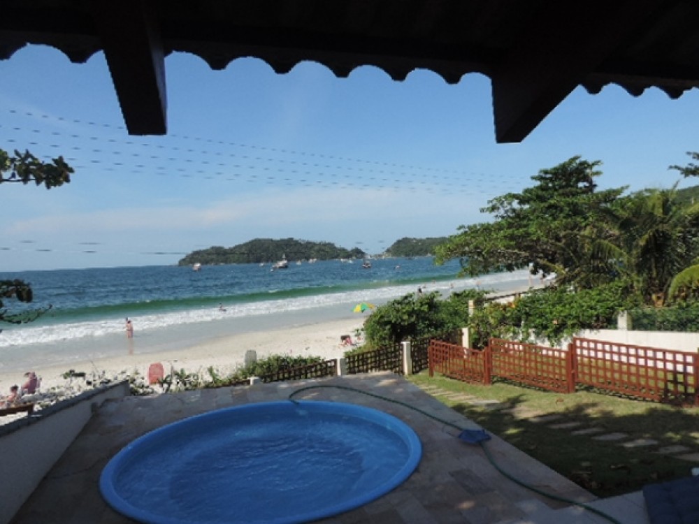 Beira mar espetacular em Bombinhas!