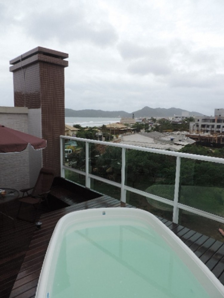 Cobertura com Piscina!