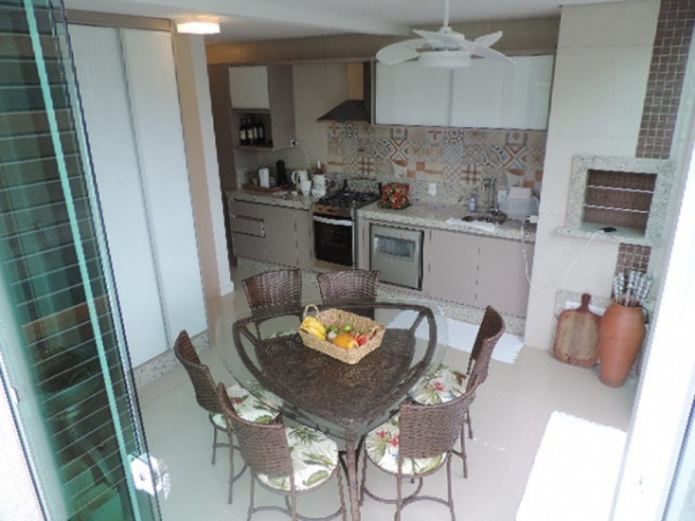 Cobertura com Piscina!