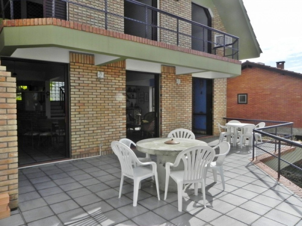 Triplex de 5 dorm e vista para o mar