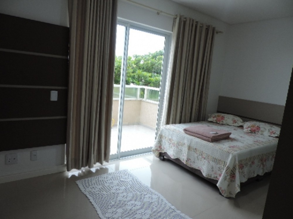 Alto padro com 3 sutes em Mariscal