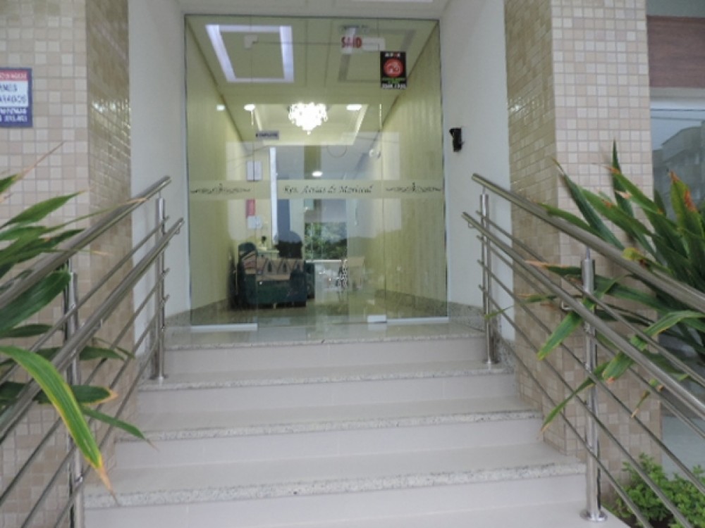 Alto padro com 3 sutes em Mariscal