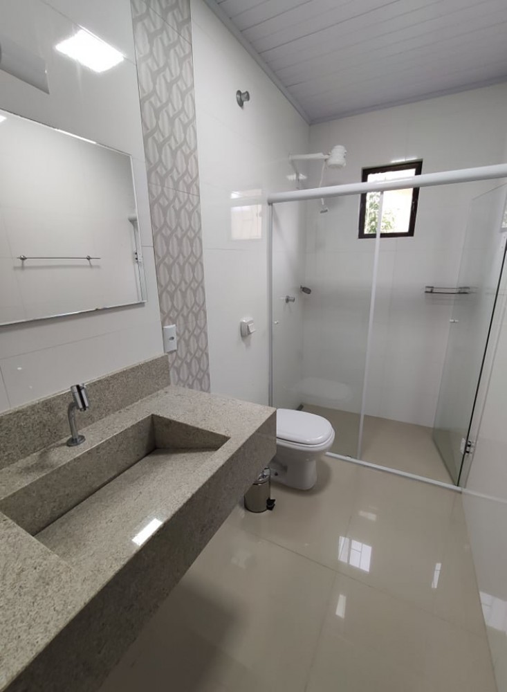 Ampla casa de 5 dorm (tds com ar cond) e