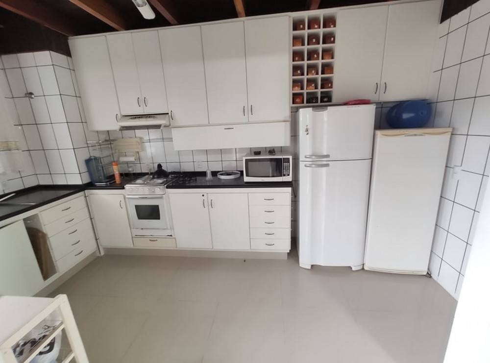 Ampla casa de 5 dorm (tds com ar cond) e