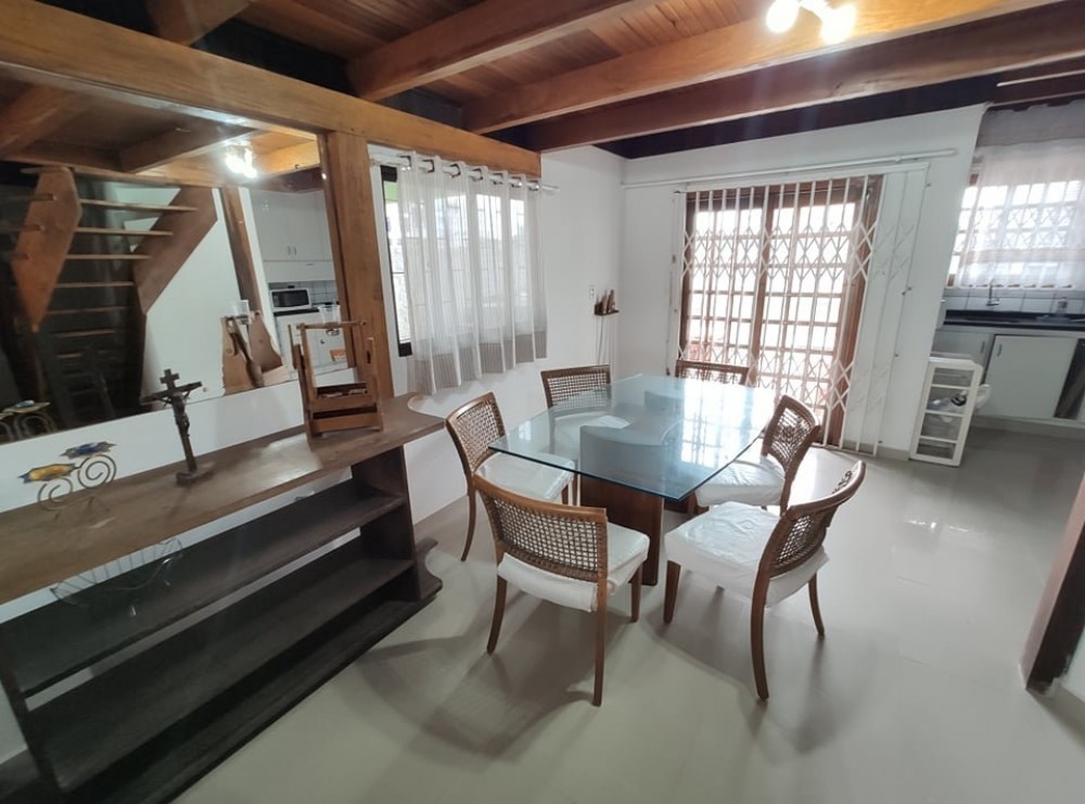 Ampla casa de 5 dorm (tds com ar cond) e