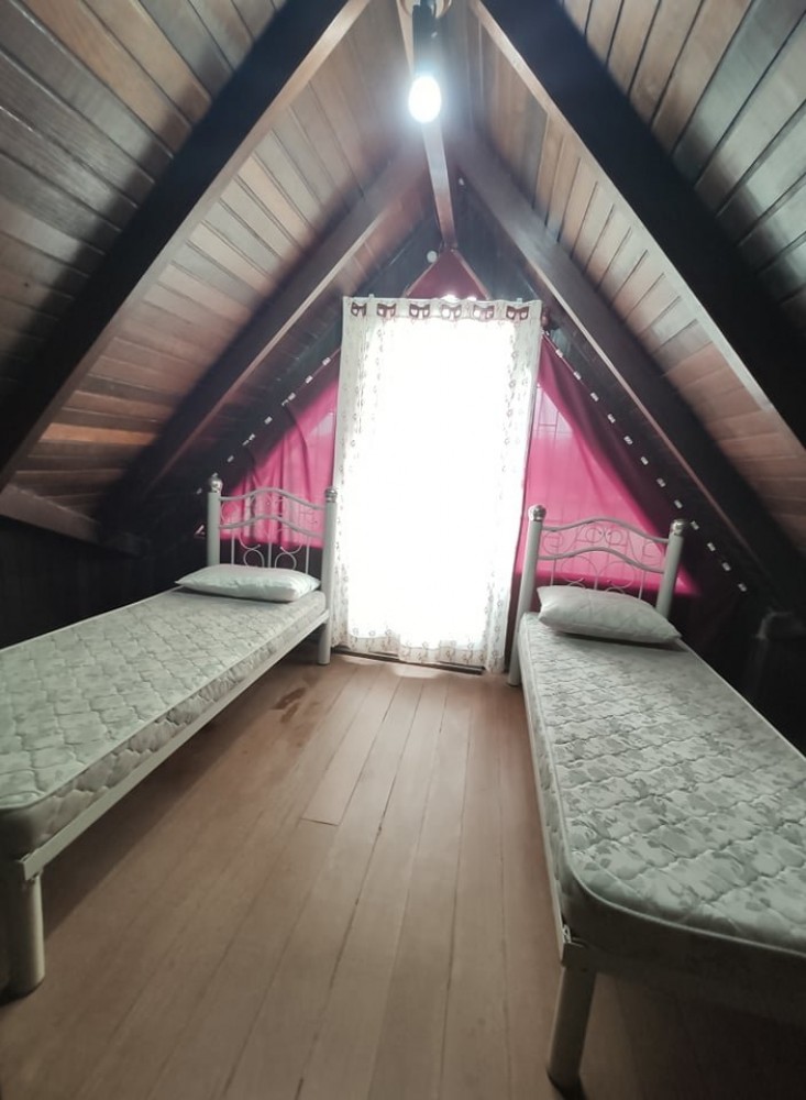 Ampla casa de 5 dorm (tds com ar cond) e