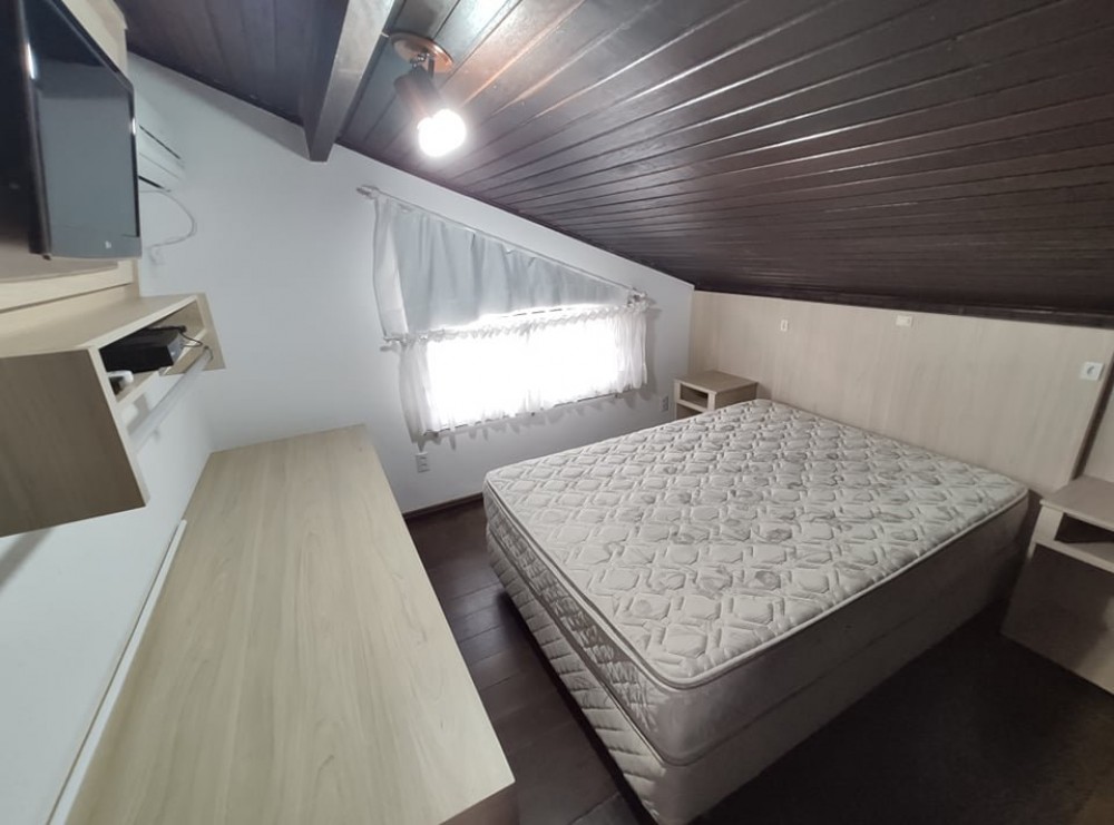 Ampla casa de 5 dorm (tds com ar cond) e