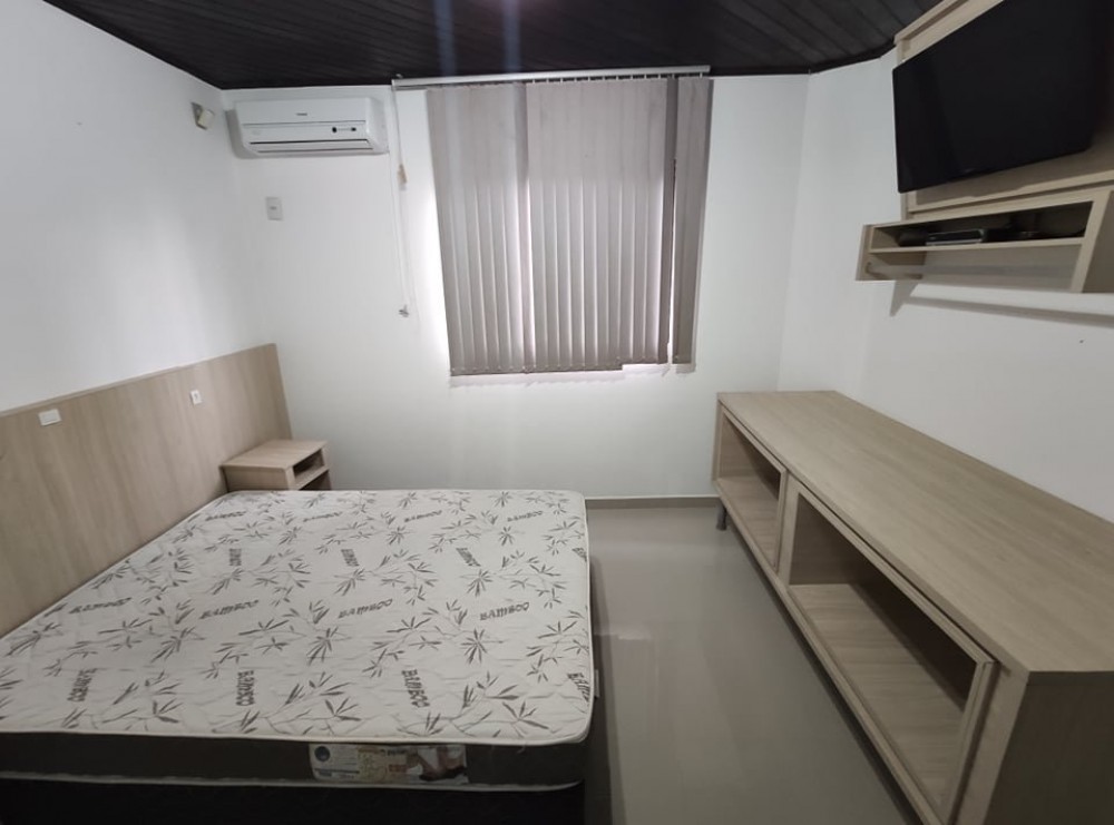 Ampla casa de 5 dorm (tds com ar cond) e