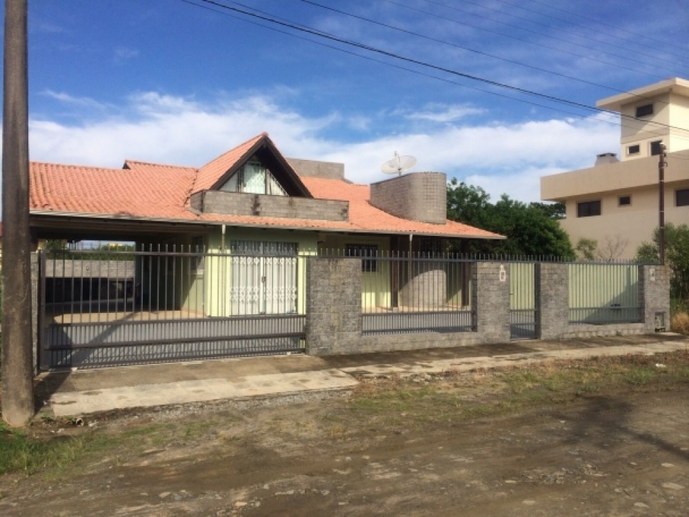 Ampla casa de 5 dorm (tds com ar cond) e