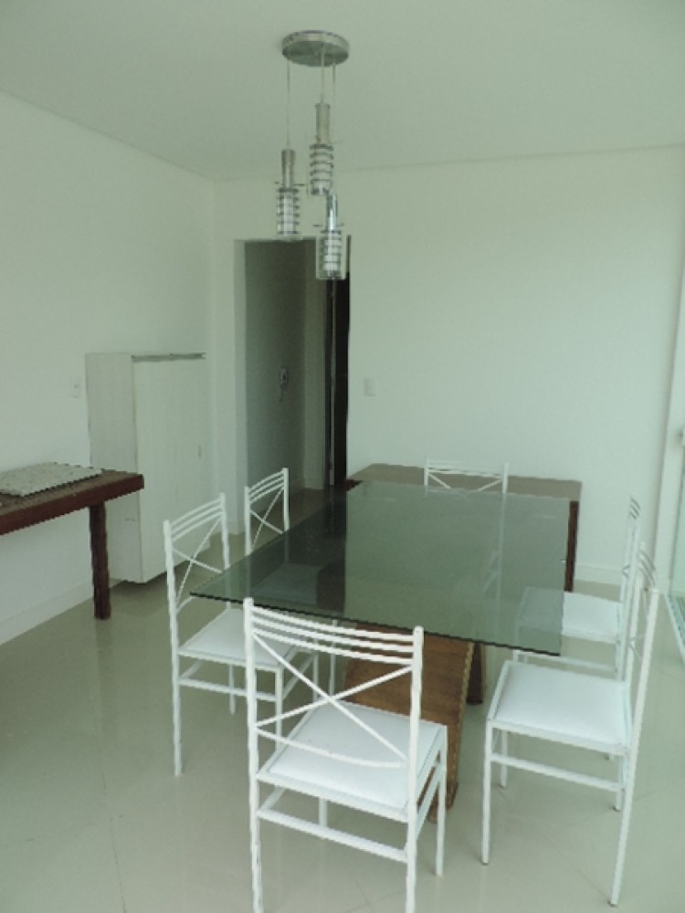 Cobertura duplex, com vista para o mar.