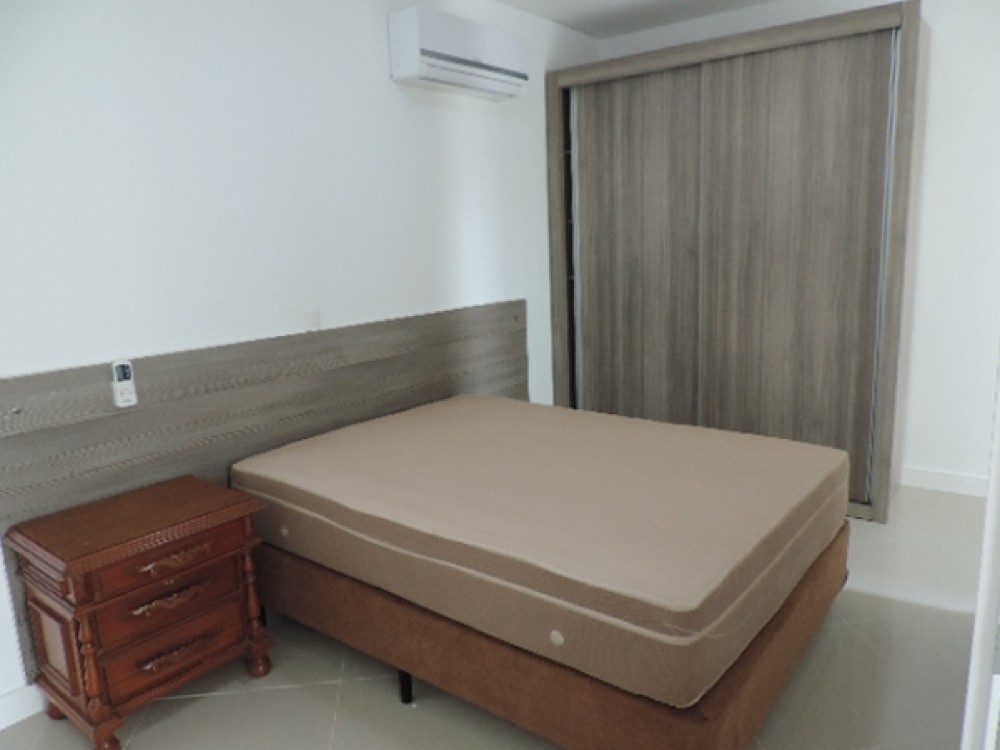 Cobertura duplex, com vista para o mar.