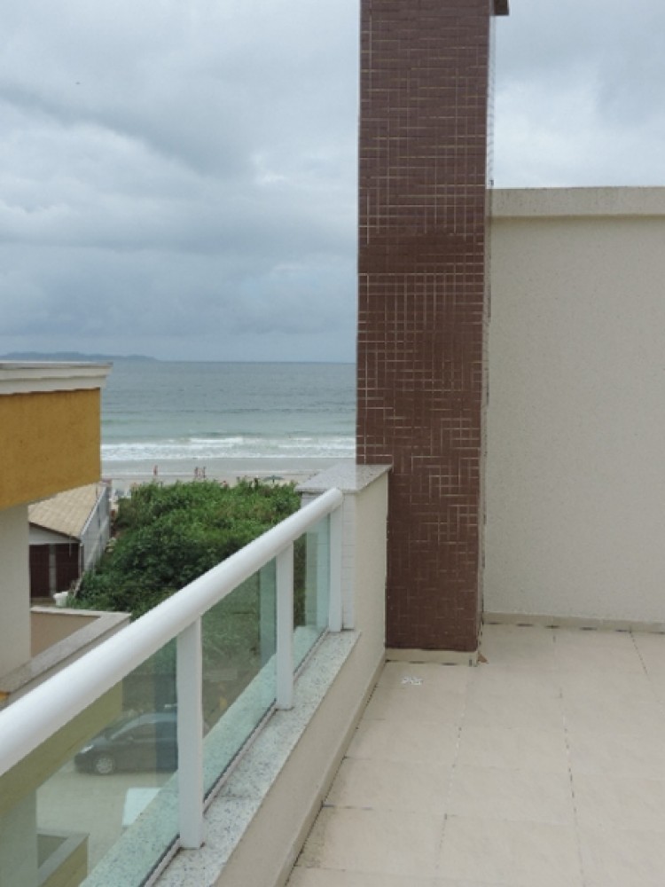 Cobertura duplex, com vista para o mar.