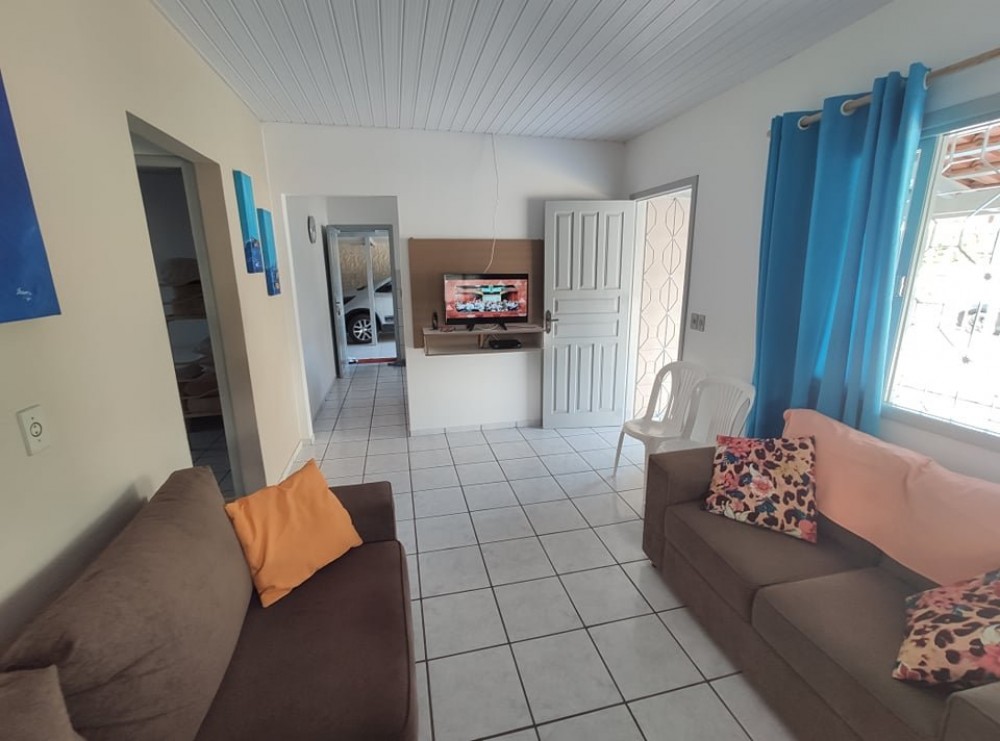 Casa 2 dorm com quintal grande