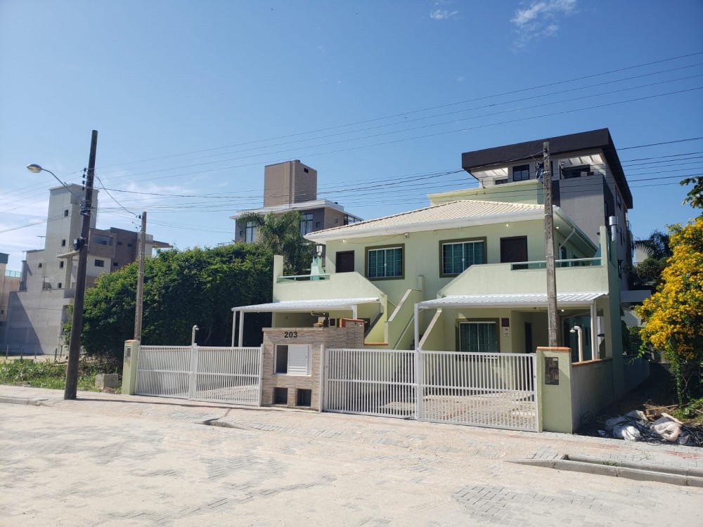 Sobrado novo em Mariscal!