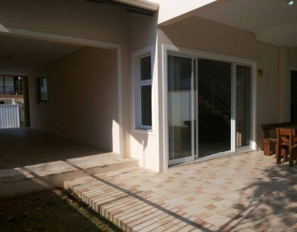 Linda casa em Canto Grande