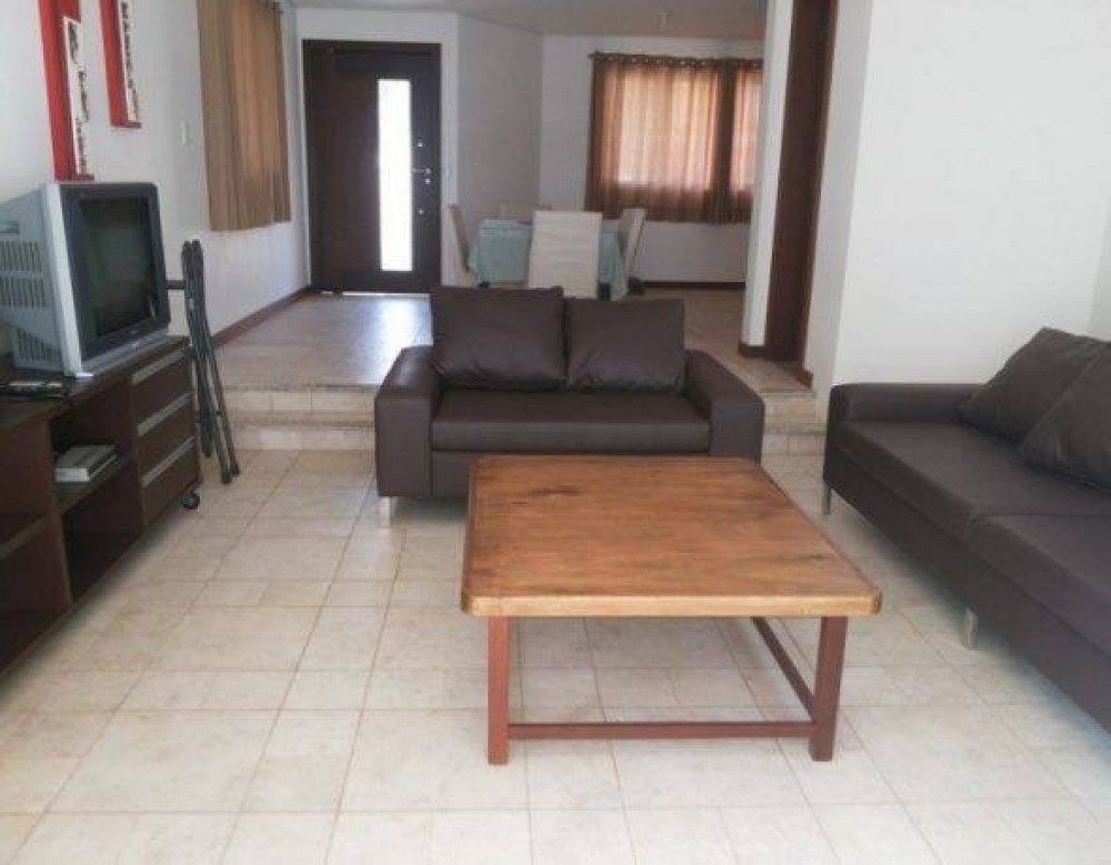 Linda casa em Canto Grande