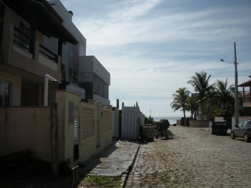 Linda casa em Canto Grande