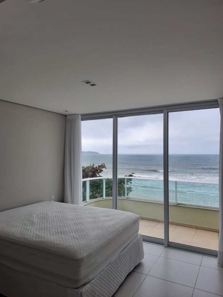 Alto padro beira mar!