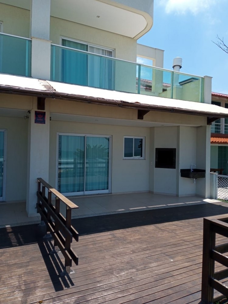 Alto padro beira mar!