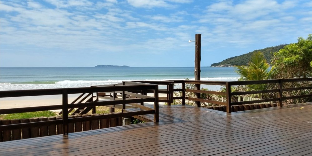 Alto padro beira mar!