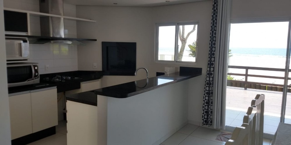 Alto padro beira mar!