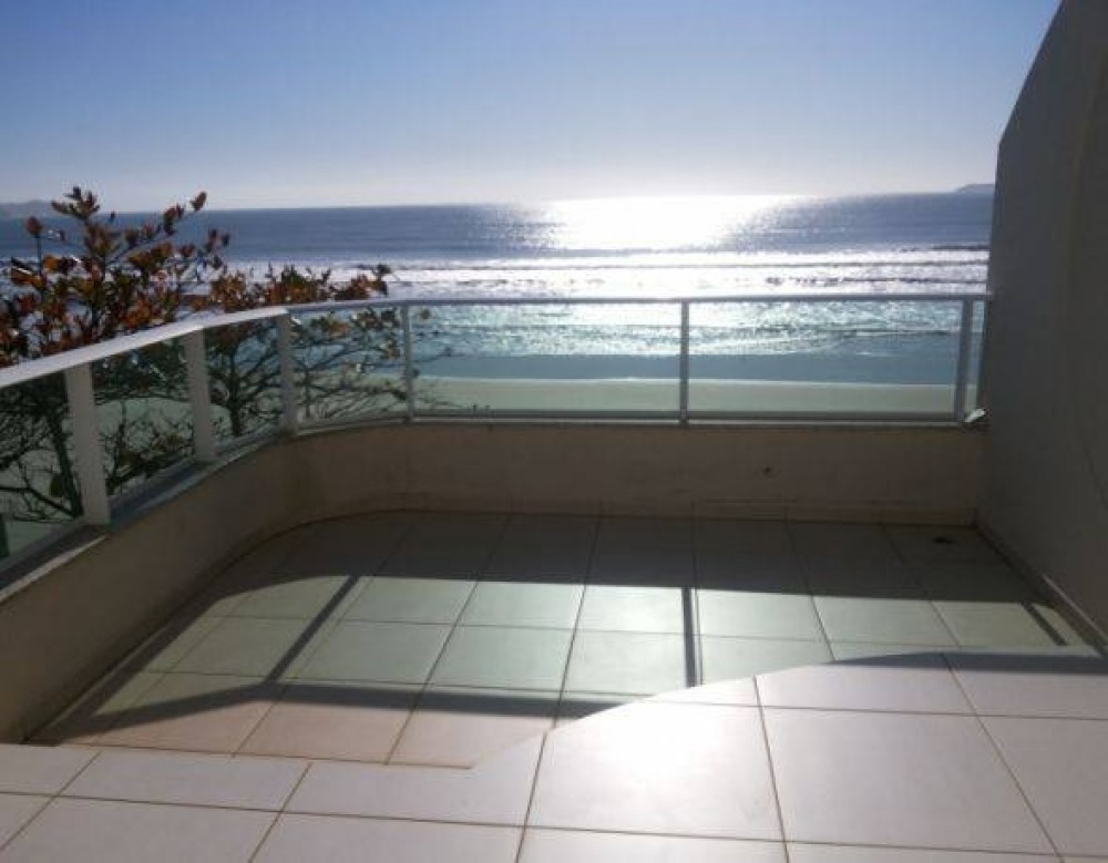 Alto padro beira mar!