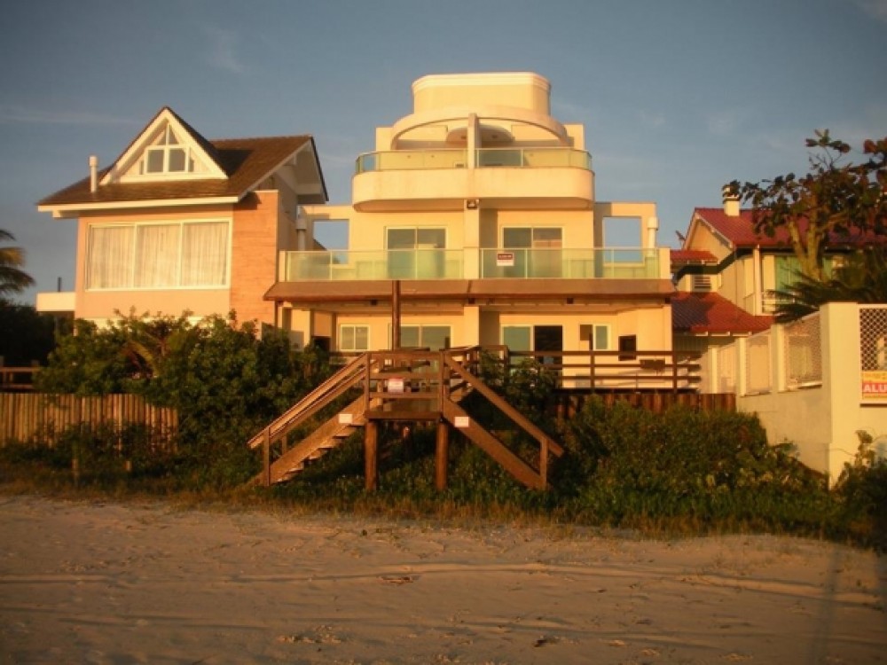 Alto padro beira mar!