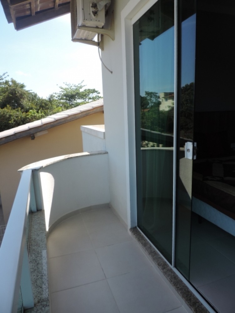 Sobrado Novo e bem localizado