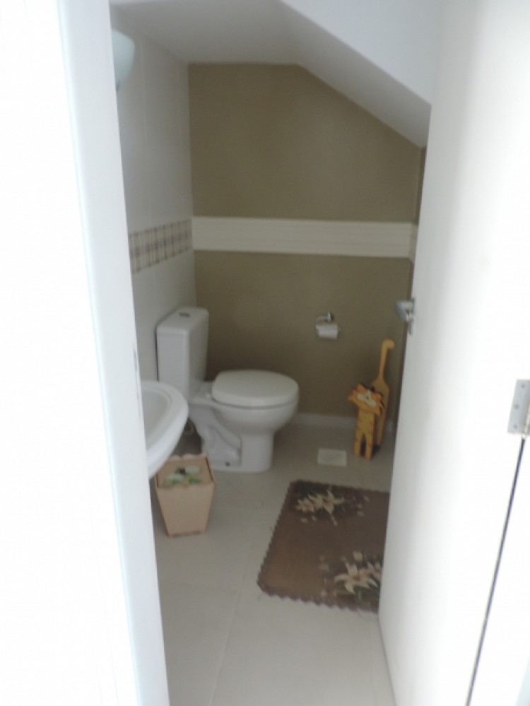 Sobrado Novo e bem localizado